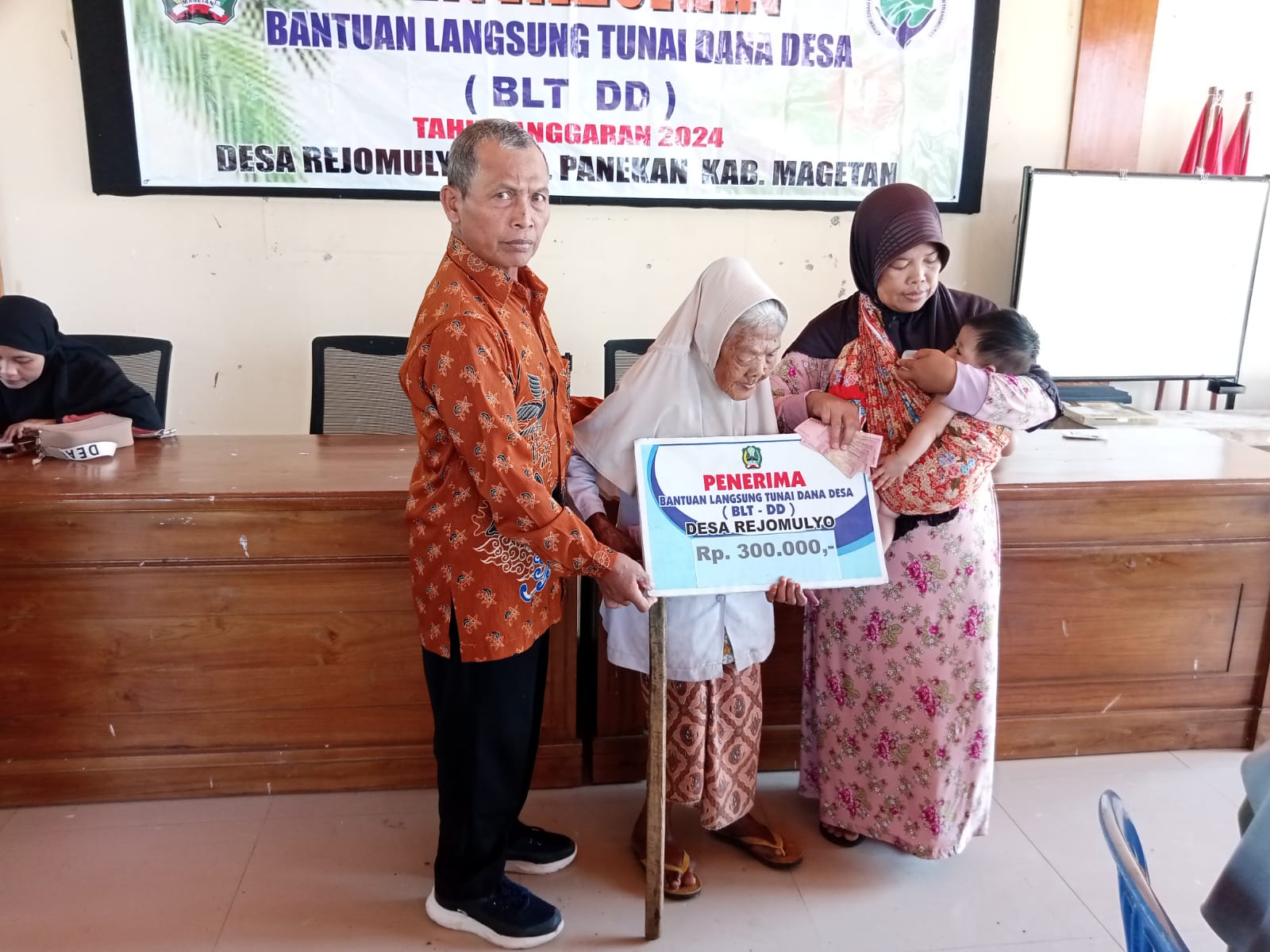 PENYALURAN BLT DD BULAN APRIL